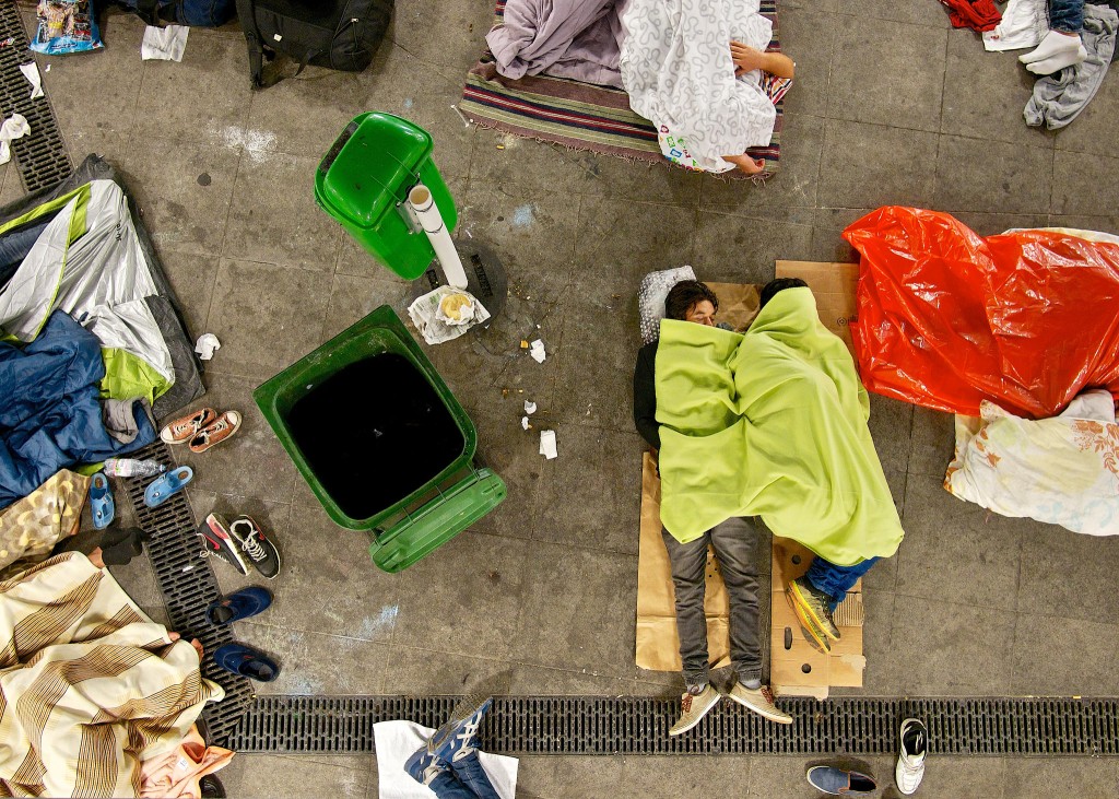 Leiden für ein besseres Leben: Flüchtlinge auf dem Bahnhof Keleti in Budapest. // Foto: Michael Gubi (CC BY-NC 2.0)